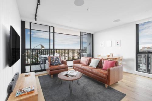 Smith Street Crossing - Central City-view Serenity