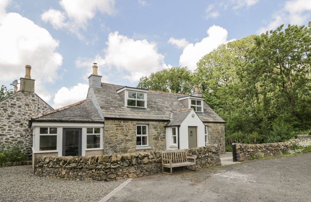 SMITHY COTTAGE, family friendly, character holiday cottage in Wigtown