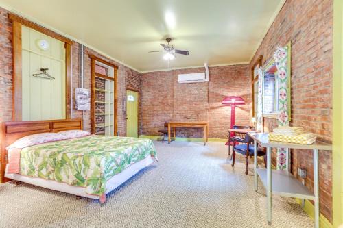 Smoketown Side Shack - 1 Block to Hospitals!