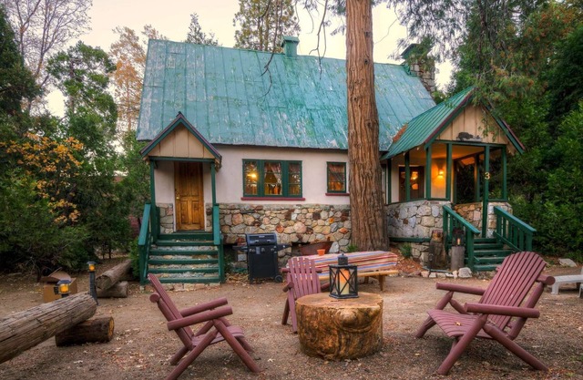 Smokey Bear Ranger - Three-Bedroom | Five Beds | ¾ Bathroom | Sleeps Eight