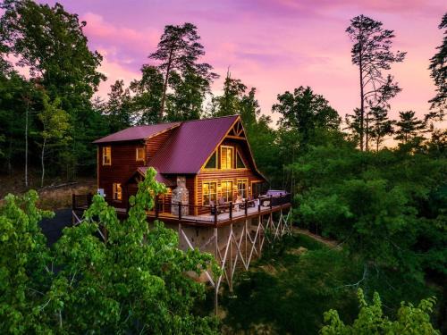 Smokies Sanctuary - Hot Tub on deck!Grill, Foosball, Firepit, Egg Chair