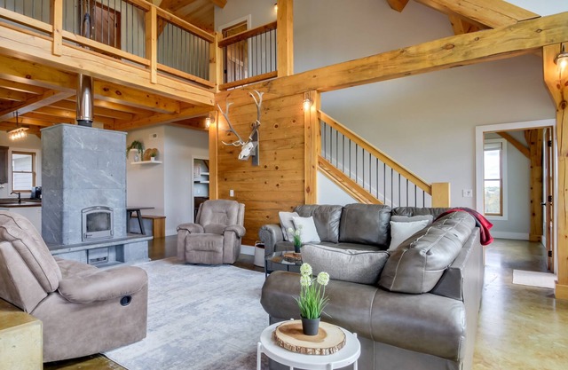 'Smoky Hills Lodge' - 40-Acre Property + Sauna!
