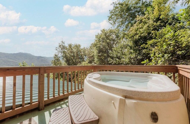 Smoky Mountain Holiday Home with Hot Tub!