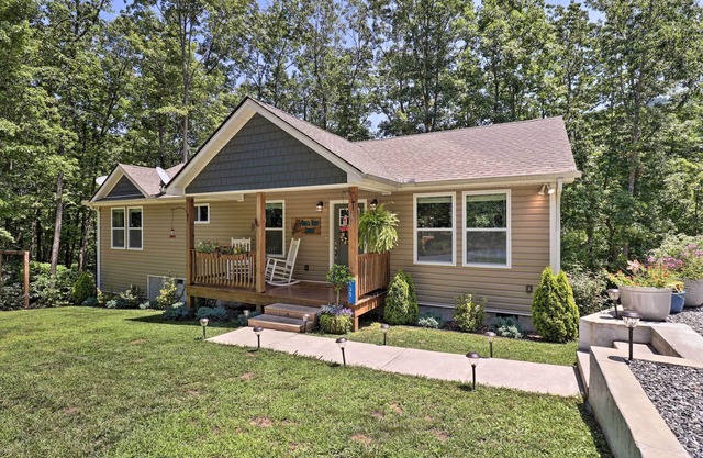 Smoky Mountains Leicester Home w/ Deck!
