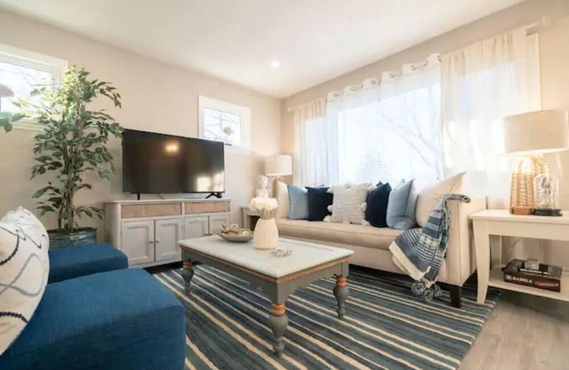 Smooth Sailing! Lux 3 Bed Suite in Port Colborne