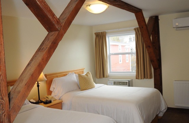 Smugglers Cove Inn