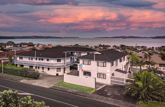 Snells Beach Motel
