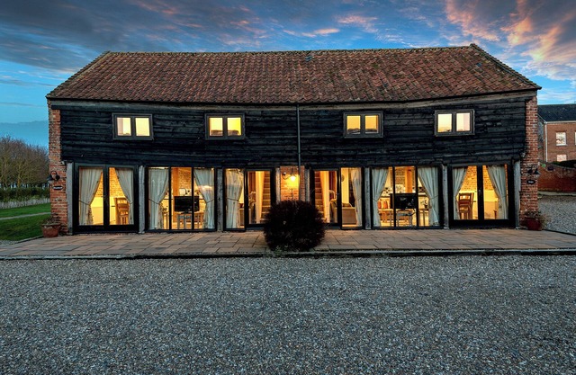 SNIPE, pet friendly, character holiday cottage in Wheatacre