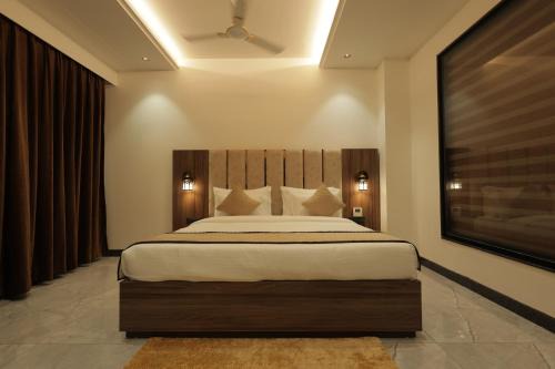 SNJ Taj Grand
