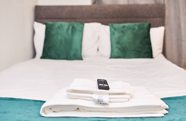 Snooze Luxe House Room 3