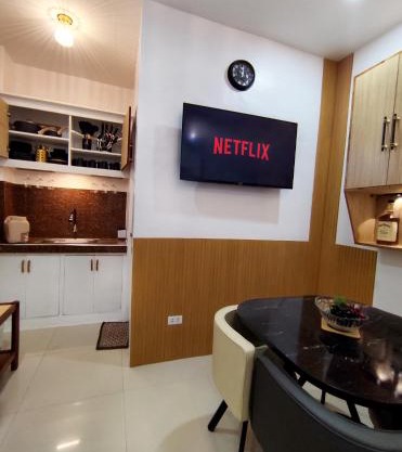 SNOW Studio Apartment - Near Clark International Airport