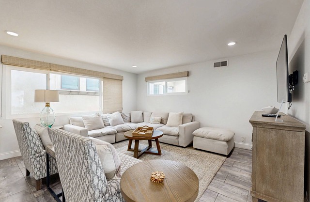 Snowbird-friendly home with great location near the ocean, washer/dryer, & WiFi
