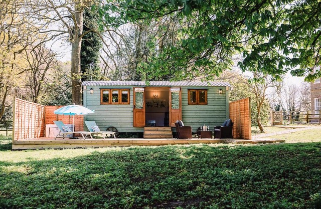 Snowdrop Lodge, Walcot Hall Estate