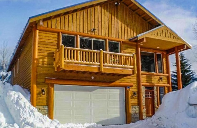 SnowTop Manor
