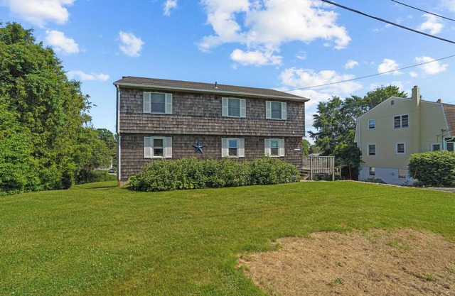 Snug Harbor Beach House in South Kingstown ☼ Close to Beach & Restaurants