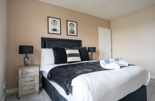 Snug Modern Home in Bathgate