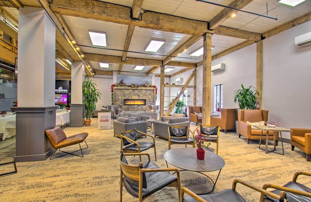 Snug Wintergreen Resort Studio: Ski In & Out!