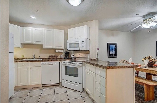 So close to Keystone, A-Basin, Copper, and Breckenridge with hot tub - sleeps 6!
