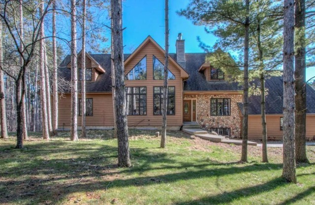 ¡Tan amplias y acogedoras! Cerca del lago con un patio privado con piscina
