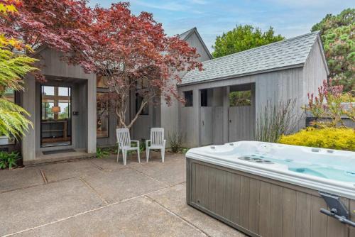 Soak in Bluff & Ocean Views at Blair with Hot Tub