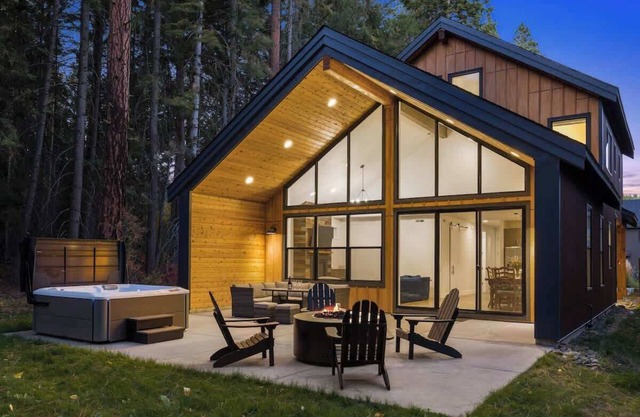 Soak, Sizzle, Unwind | Forest Hot Tub+Firepit+BBQ