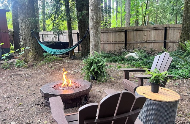 Soak & Stargaze! Hot Tub, Fire Pit, Forest Air Cabin near Mt. Hood