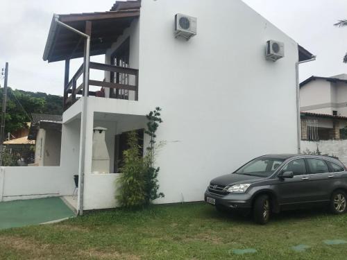 Sobrado 50 metros da Praia da Armação e Matadeiro-Floripa!