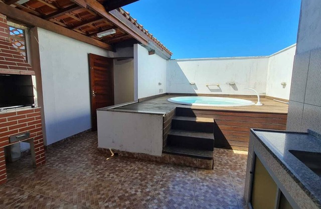 Sobrado Ventilado, Local Familiar, há 5min da Praia das Palmeiras, Aceita pet