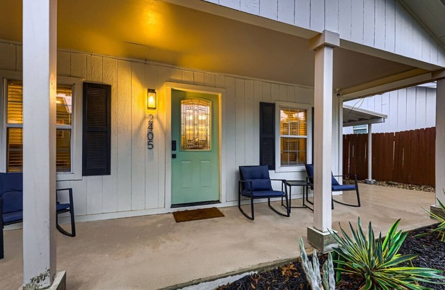 SOCO's Ladybird. Charming. Remodeled. Walkable!