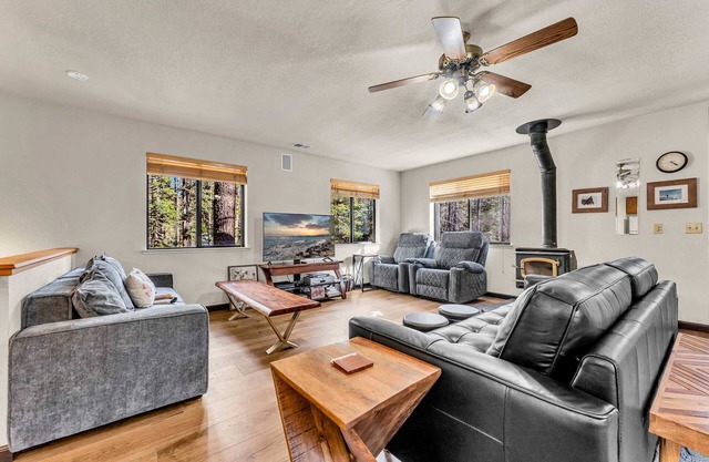 Soda Springs Cabin, Less Than 1 Mile to the Slopes