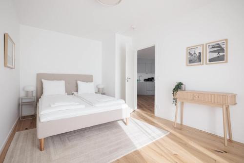 SoFo flat w big private balcony