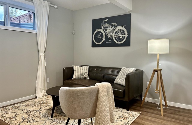 Soft and Cozy Private Suite near Calgary Airport
