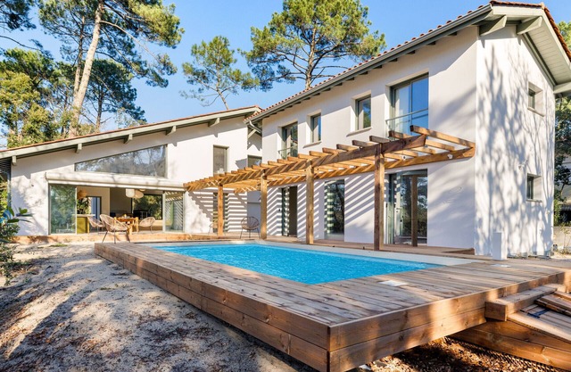 SOLÉA - CONTEMPORARY VILLA WITH POOL WITHIN WALKING DISTANCE TO THE BEACH