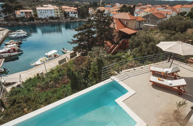 SOL luxury residence near the beach with shared heated pool