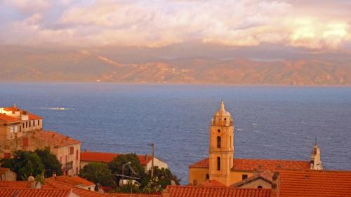 Solacargese Appartement de charme Vue imprenable Méditerranée