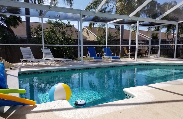 3 habitaciones, 2 baños - Hogar de la piscina - Vistas al río - Se admiten perros - Mínimo de 4 noches