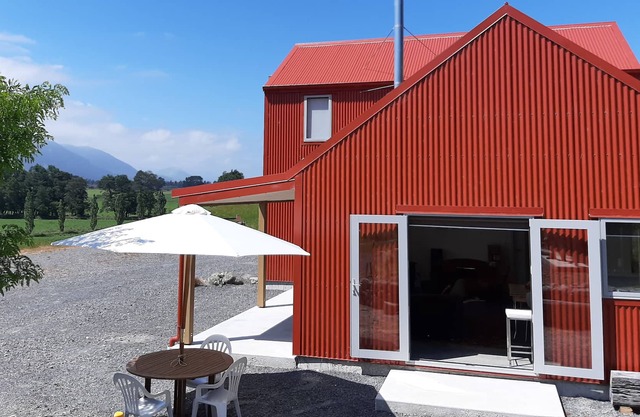 Solar Powered - Superb Mountain Views -
