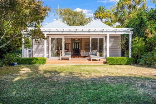 Solara Executive Villa with Air-Con and Backyard