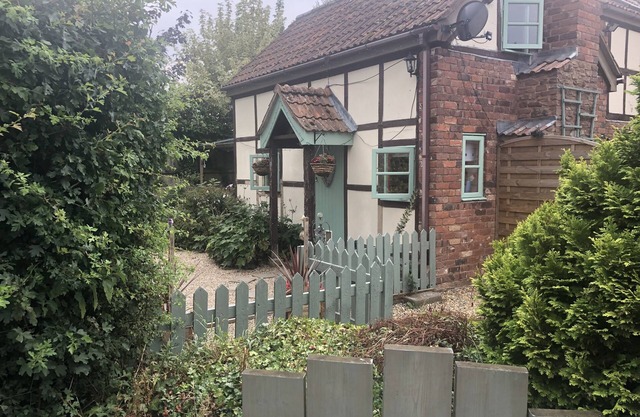 SOLDIERS COTTAGE, HEREFORDSHIRE A COSY COTTAGE, HOT TUB, PET FRIENDLY, GORGEOUS