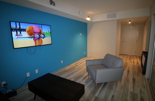 Sole Downtown 410 2Bed-1Bth- City View- 1385176