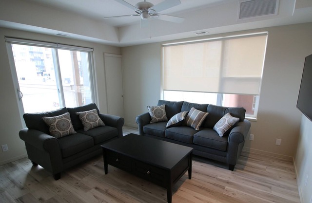 Sole Downtown 414-2Bed-2Bth- City View-1385186
