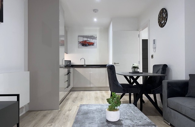 Solihull Apartment NEC, HS2, BHX, JLR