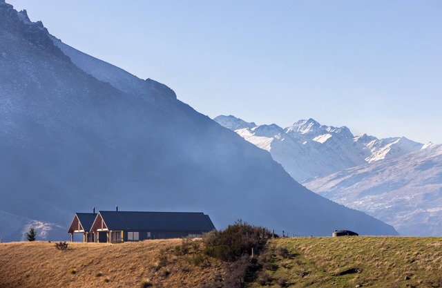 Solitude Lodge a private mountain retreat 40 minutes from Queenstown Airport