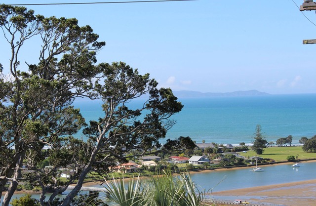 Solitude with a pool and spectacular views pet friendly
