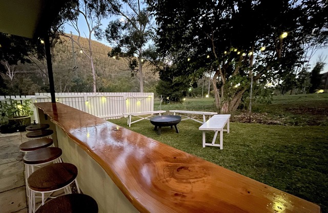 Somerset Dam Retreat - Relax & unwind. Sleeps 10