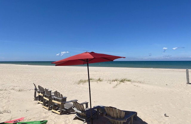 Sommerset: Una hermosa / cómoda cabaña de madera en el lago Michigan con playa de arena