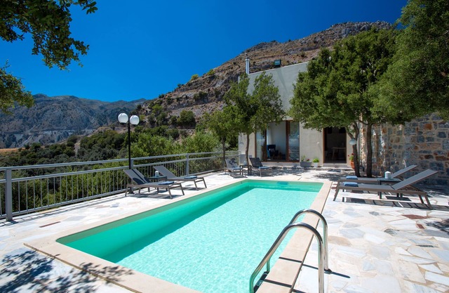 Villa Somnia! Con piscina privada, cerca de servicios, revitalización de la naturaleza