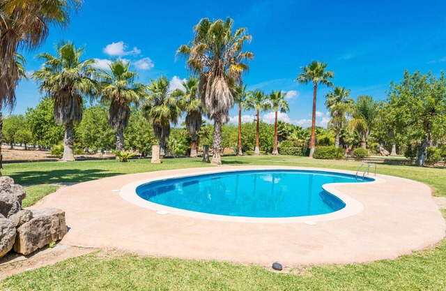 SON PEROT Finca para 8 con piscina
