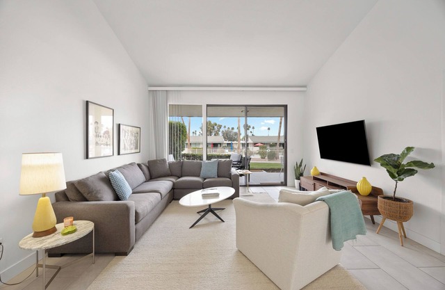Sonora Oasis - Renovated Luxe Ground Level Condo at Sunrise Villas
