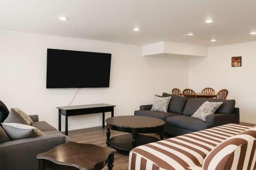 Sooke Mountain View Suite